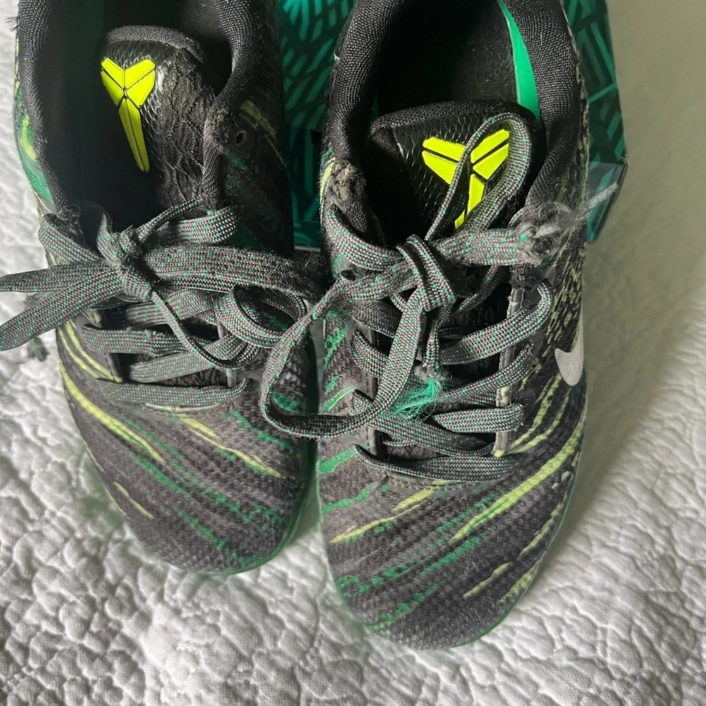 Nike Kids Black and Yellow Sneakers